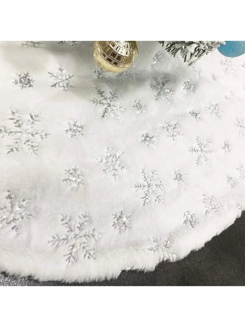 48-Inch White Faux Fur Christmas Tree Skirt with Sequin Snowflakes - Holiday